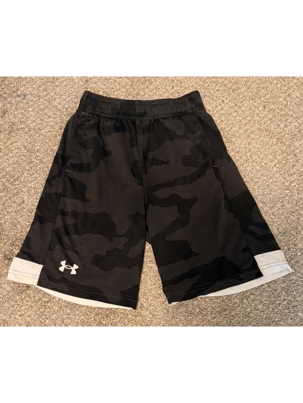 Under Armour Boys Black Camo Loose Fit Athletic Shorts Youth Medium